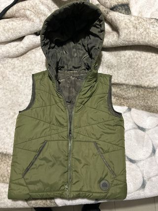 Chaleco reversible camuflaje con capucha