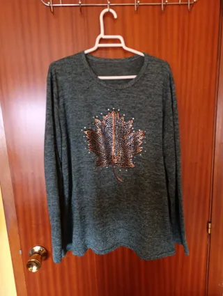 Jersey verde con hoja brillante