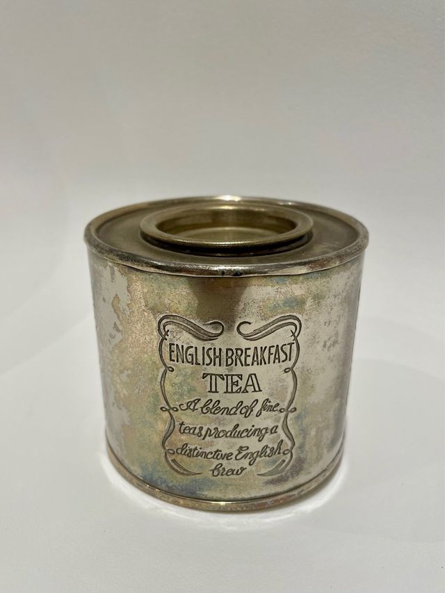 Lata de té vintage plateada English Breakfast Tea
