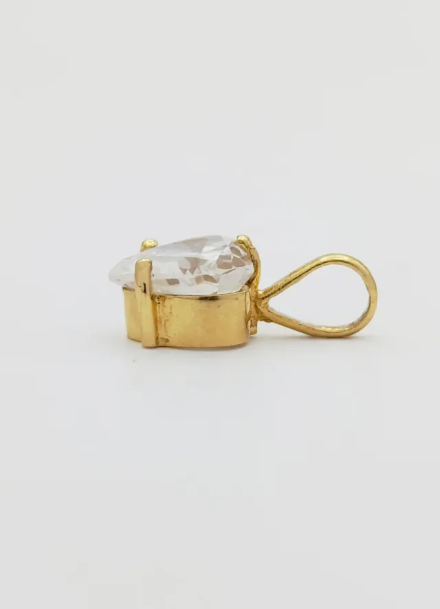 Colgante de Oro 18k con circonita de corazón.