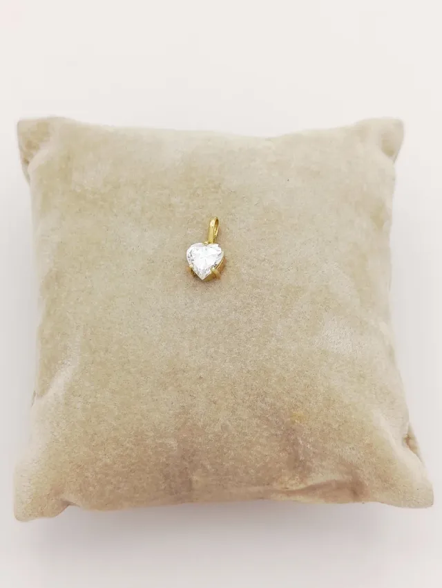 Colgante de Oro 18k con circonita de corazón.