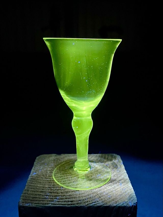 Copitas de vidrio de uranio (años 1930–1940).