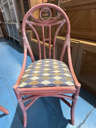 MESA DE TERRAZA EN RATAN CON CAMARERA