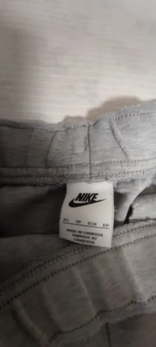 Pantalón Nike Tech Gris Talla: XS de hombre