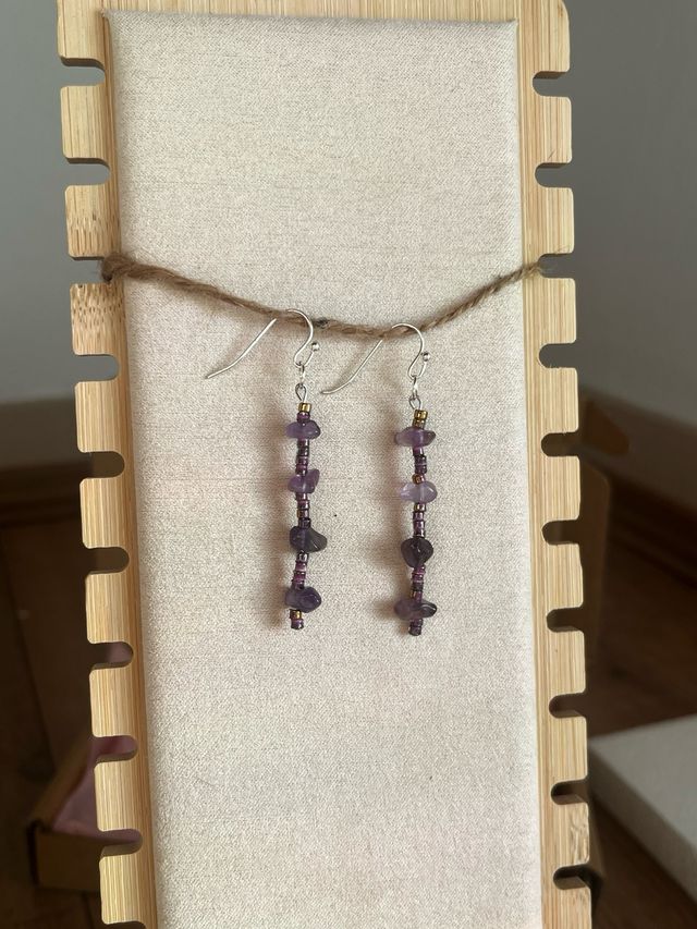 Pendientes artesanales con chips amatista