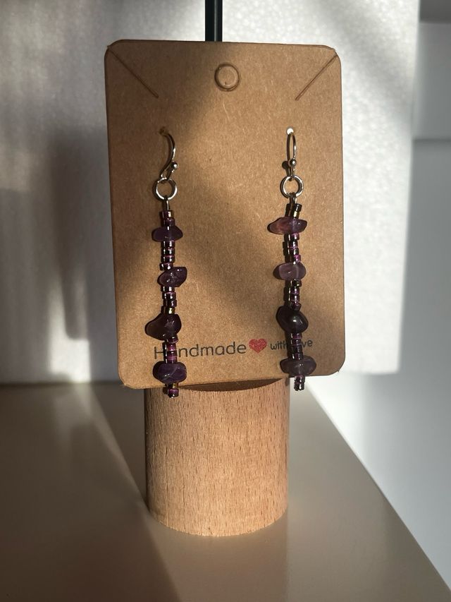 Pendientes artesanales con chips amatista