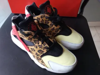 Nike Air Huarache DM9092-700 SNKRS Day