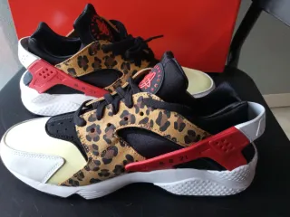 Nike Air Huarache DM9092-700 SNKRS Day