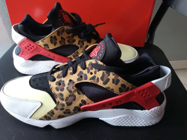 Nike Air Huarache DM9092-700 SNKRS Day