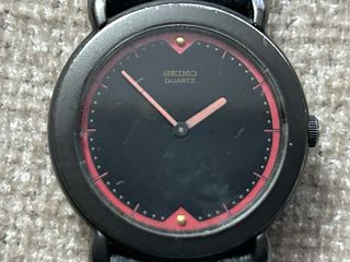 Reloj SEIKO de mujer  Negro y Rojo