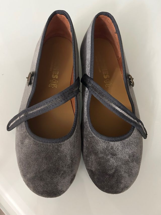 Merceditas Duches niña grises nuevas