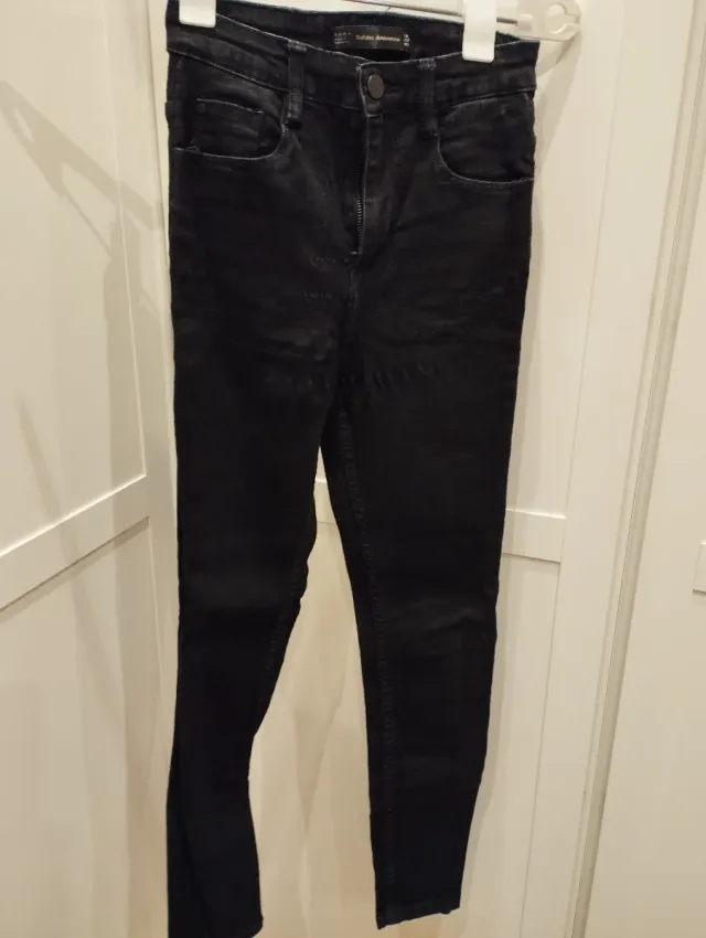 Pantalón vaquero Zara negro