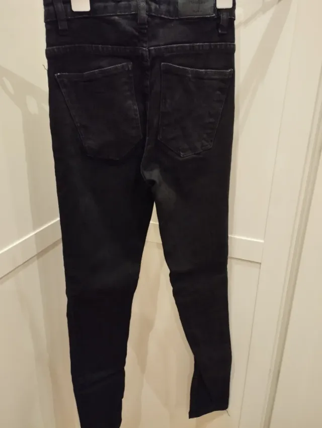 Pantalón vaquero Zara negro
