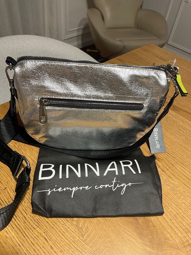 Bolso plateado Binnari, Nuevo
