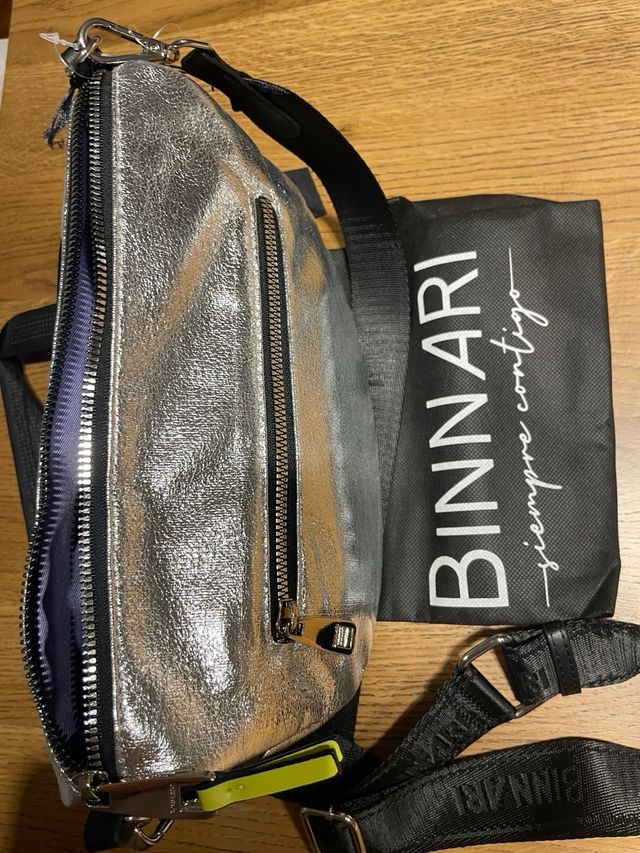 Bolso plateado Binnari, Nuevo