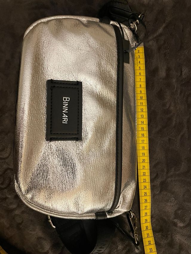 Bolso plateado Binnari, Nuevo