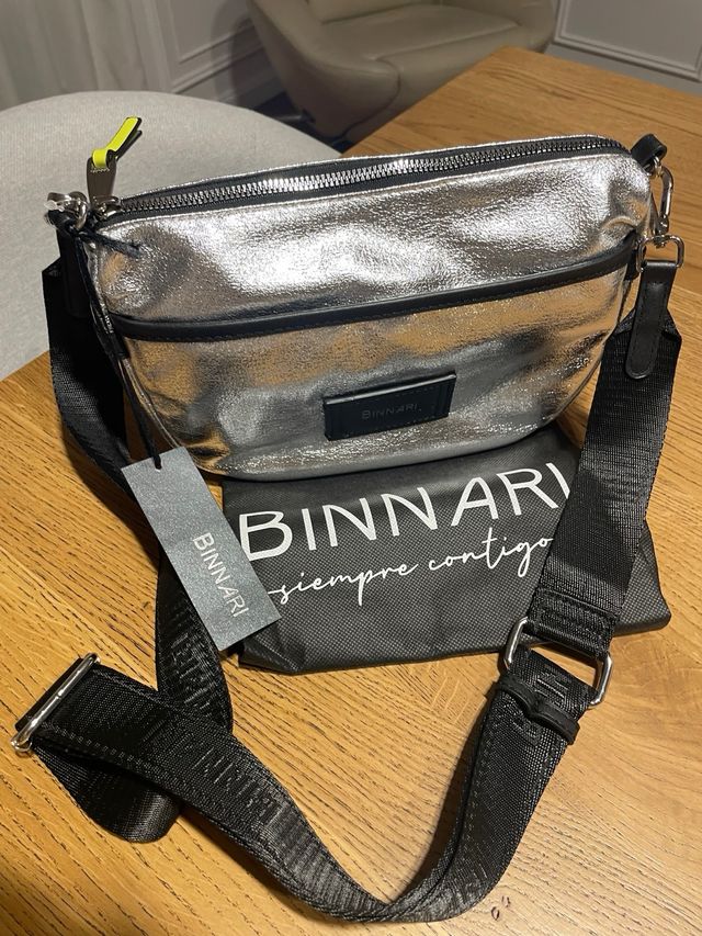Bolso plateado Binnari, Nuevo