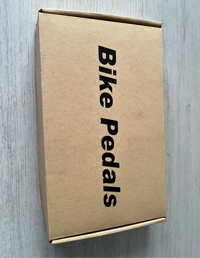 Pedales de plataforma rojos