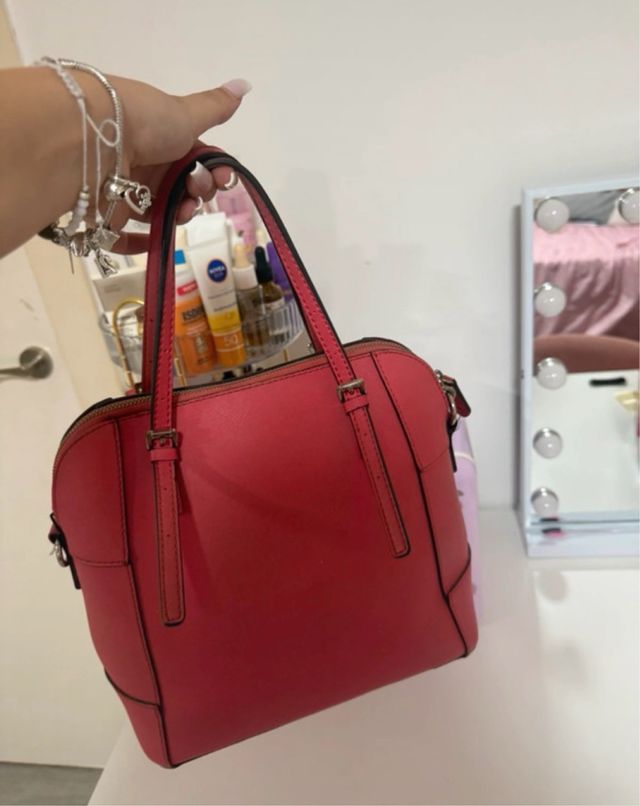Bolso Guess Rojo Asa y tira para colgar