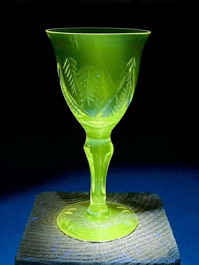 Copas vidrio uranio grabadas (1930-1940)