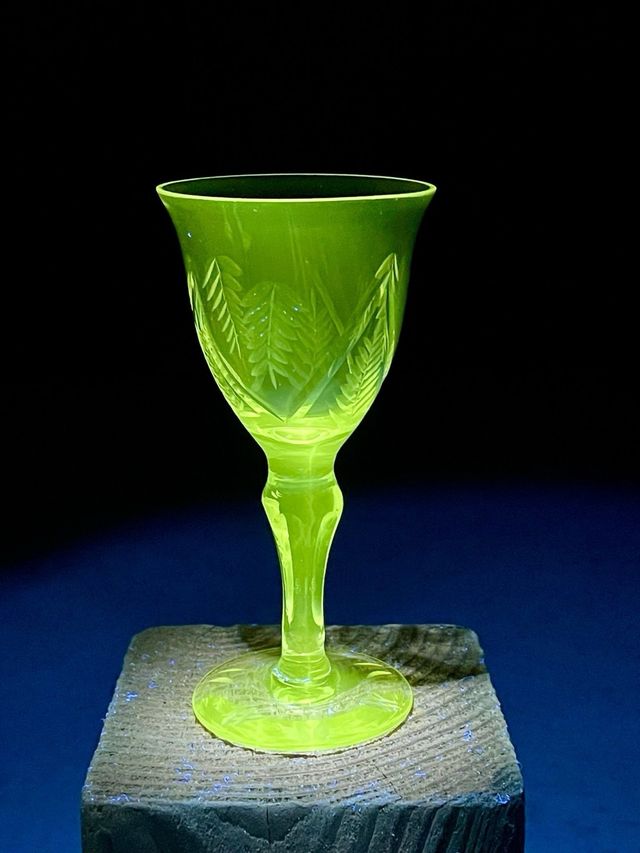 Copas vidrio uranio grabadas (1930-1940)