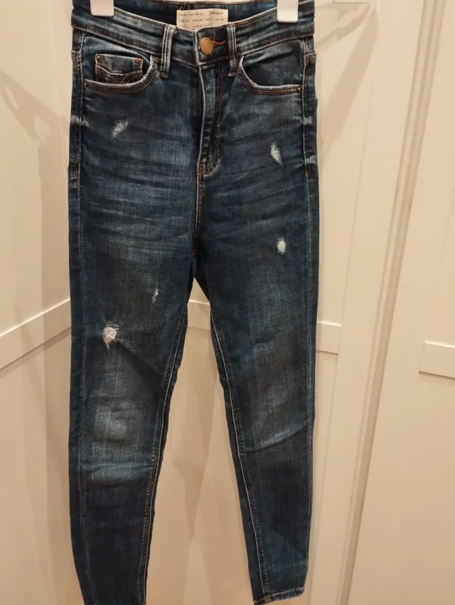 Pantalón vaquero Stradivarius azul desgastado