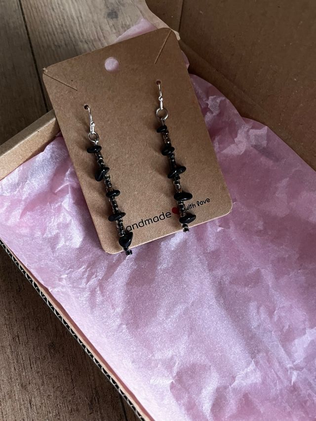 Pendientes artesanales con chips ónix