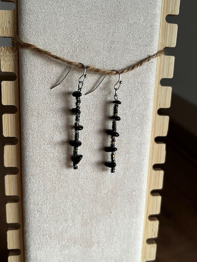 Pendientes artesanales con chips ónix