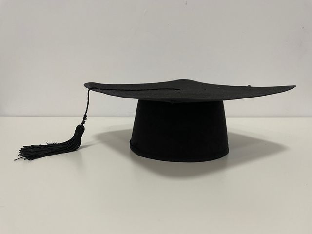 Birrete graduación infantil negro