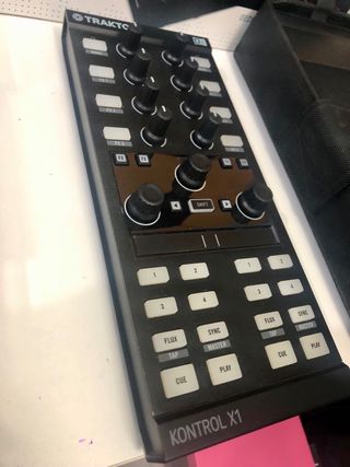 Traktor Kontrol X1 Mk2 + Funda + Regalo Botones