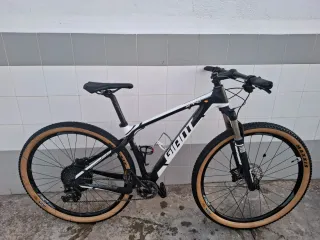 Bicicleta de Montaña Giant Carbono