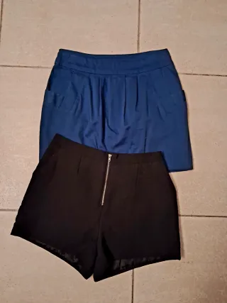 Falda azul y pantalón corto negro