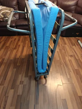Cama Plegable Azul y Plata
