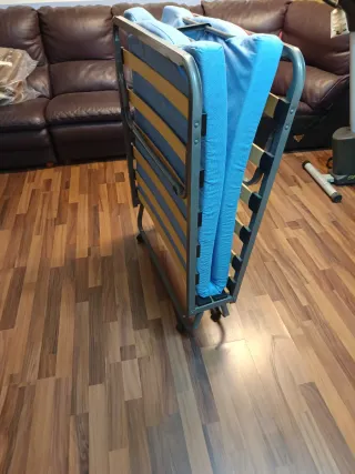 Cama Plegable Azul y Plata