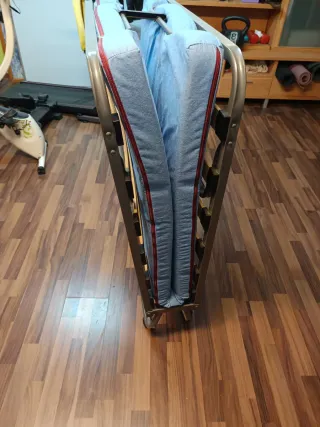 Cama Plegable Azul y Plata