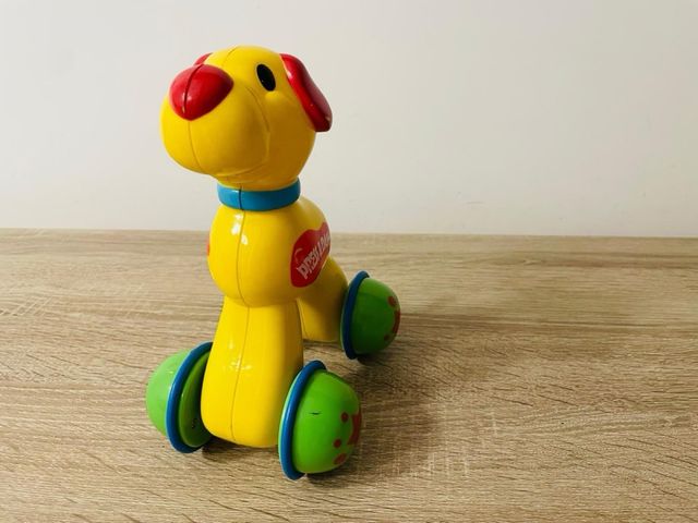Perrito Juguete Presiona y Corre Amarillo