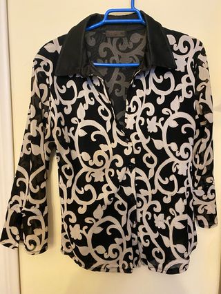 Camisa BEREL negra con estampado blanco