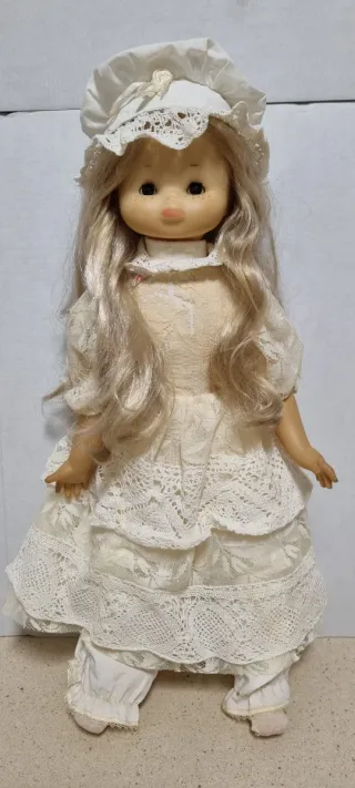 Vecchia Bambola Belter di Famosa