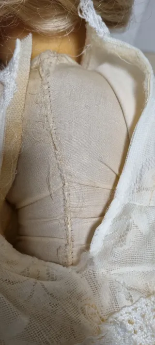 Vecchia Bambola Belter di Famosa