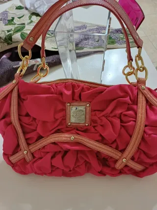 Borsa Blumarine fucsia con dettagli oro