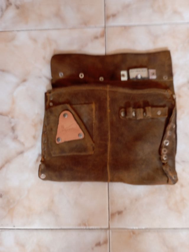 Bolso encofrador de cuero