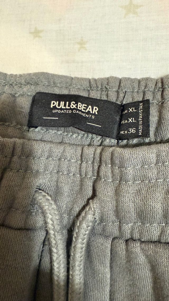 Pantalones de chándal gris, negro.  12€ los tres