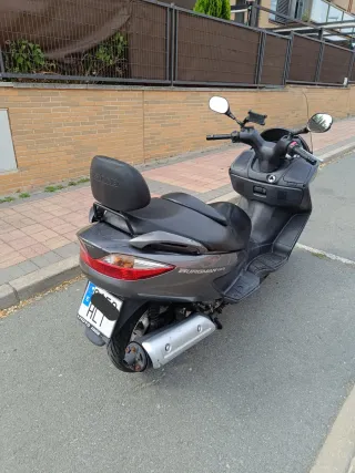 Suzuki Burgman 125 Gris