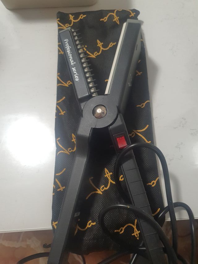 Plancha de pelo Jata negra