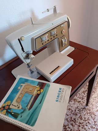 Macchina per cucire Singer 700/720 con mobile