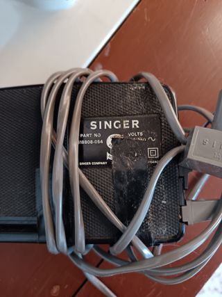 Macchina per cucire Singer 700/720 con mobile