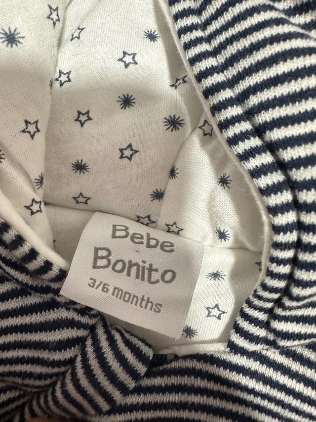 Mono bebé rayas con capucha