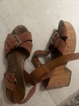 Sandalias Bimba y Lola tacón madera rosa 38