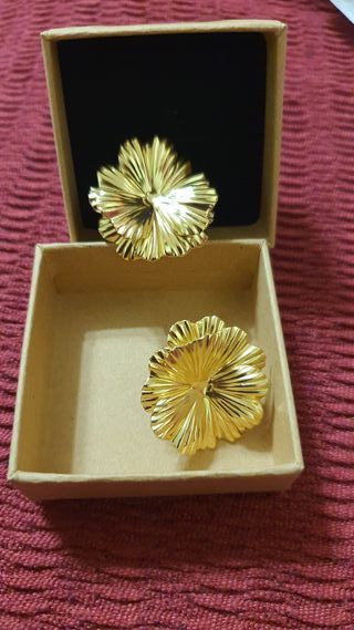 Pendientes flor dorados