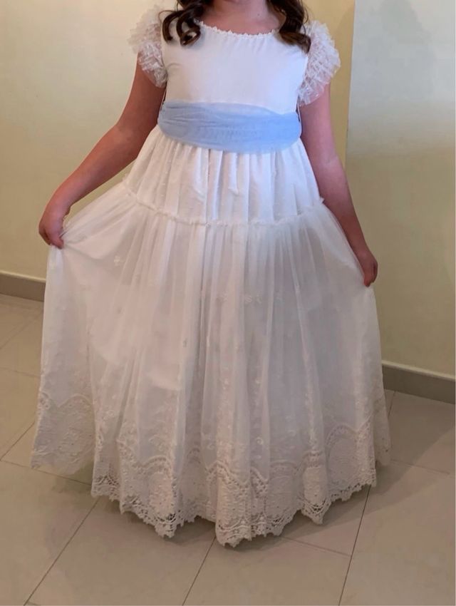 Vestido de comunión blanco con lazada celeste